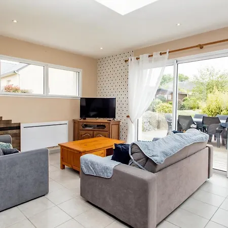 Holiday home L'albizia … Maison Familiale Proche Des Plages Plougoulm